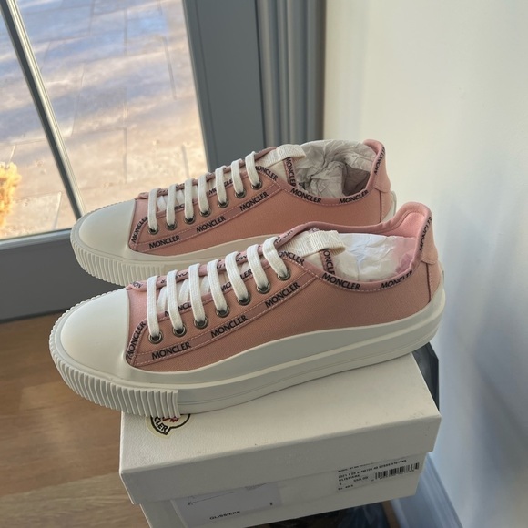 MONCLER Glisserie Logo Canvas Low-Top Sneakers - Picture 7 of 12